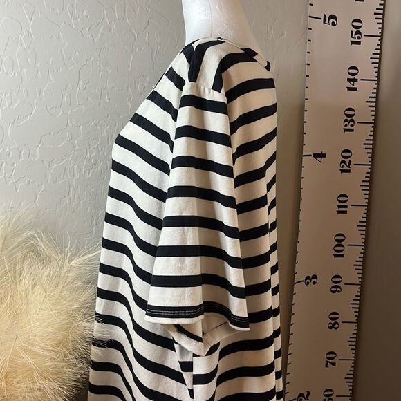 Lane Bryant black & white stripes short sleeves scoopneck split hemline SZ 26/28 - Picture 4 of 11